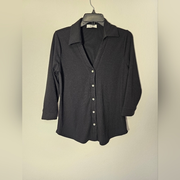 Beacon Apparel Women's Black Button-Up Collared Top Size Medium NWOT - Picture 2 of 7
